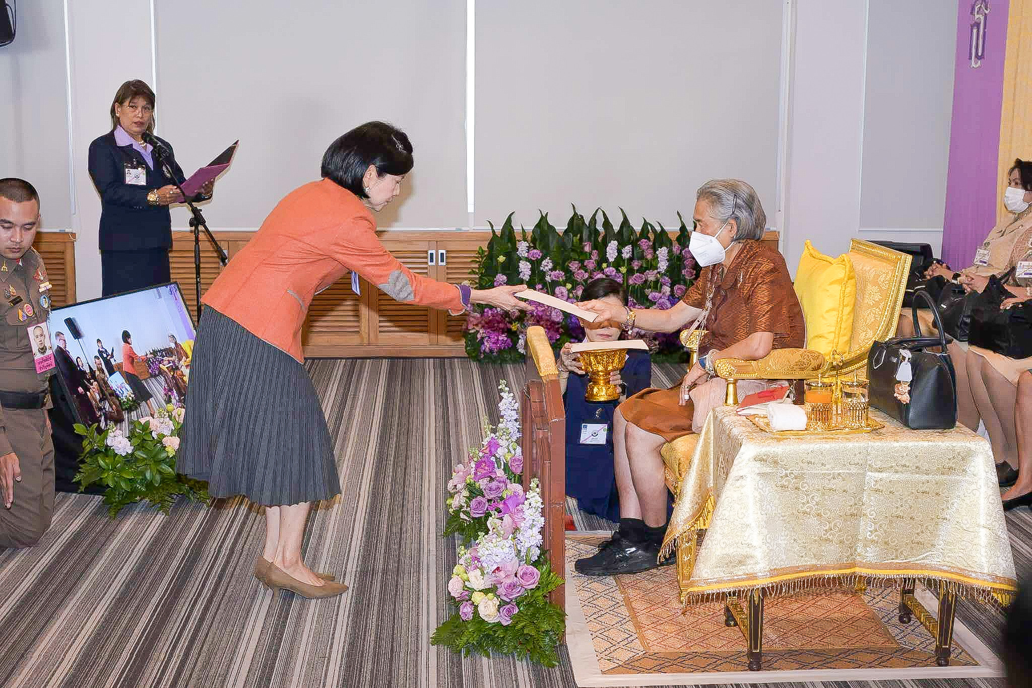 You are currently viewing คุณแก้วใจ เผอิญโชค GCEO เข้ารับพระราชทานเกียรติบัตรจากกรมสมเด็จพระเทพรัตนราชสุดาฯ ในฐานะตัวแทนจากมูลนิธิวิเชียร-ปราณี เผอิญโชค ที่สนับสนุนการดำเนินงานของมูลนิธิช่วยคนตาบอดแห่งประเทศไทยฯ