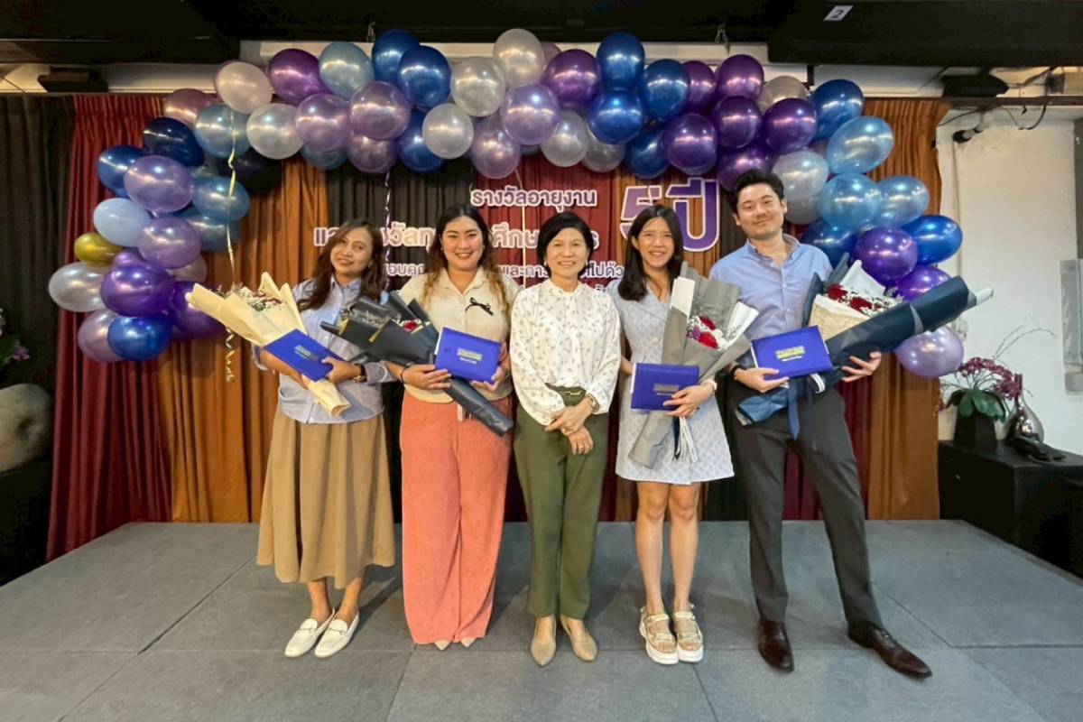 You are currently viewing ไทย วี.พี. คอร์ปอเรชั่น จัดพิธีเชิดชูเกียรติพนักงานอายุงานครบ 5 ปี และมอบทุนการศึกษาบุตรพนักงาน ประจำปี 2567 พร้อมเลี้ยงบุฟเฟต์สุดพิเศษ โดยคณะผู้บริหารให้เกียรติบริการตักอาหารให้พนักงานด้วยตนเอง